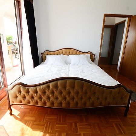Apartment Glicinija 扎达尔 外观 照片