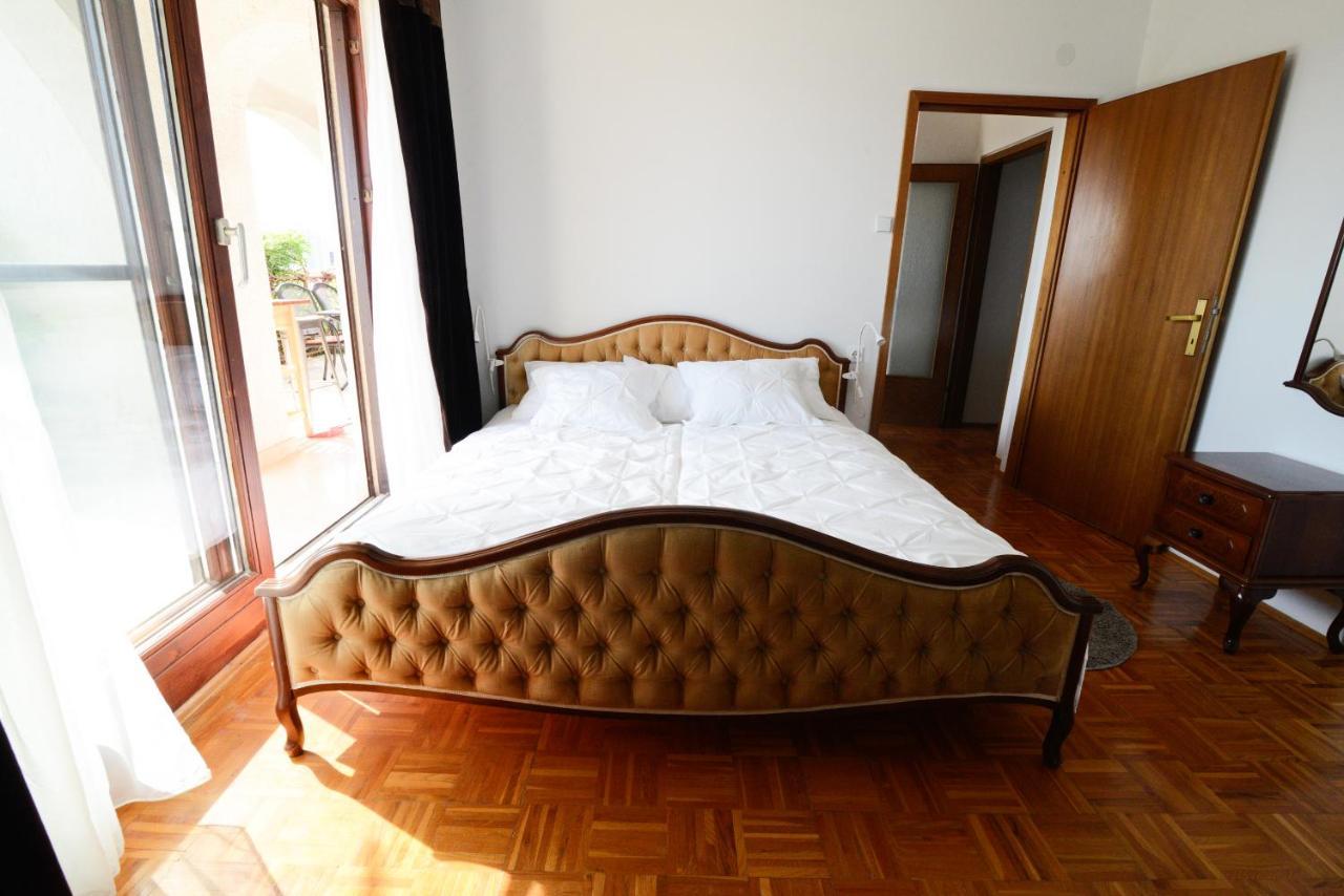 Apartment Glicinija 扎达尔 外观 照片