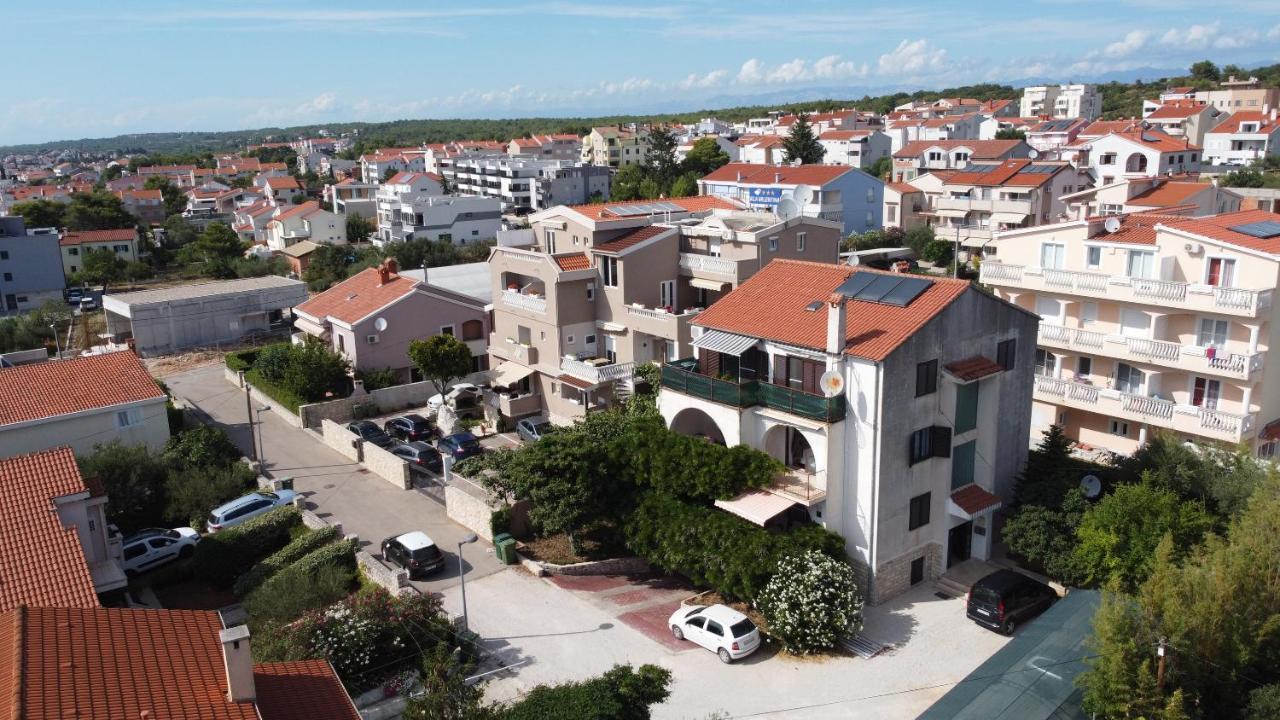 Apartment Glicinija 扎达尔 外观 照片