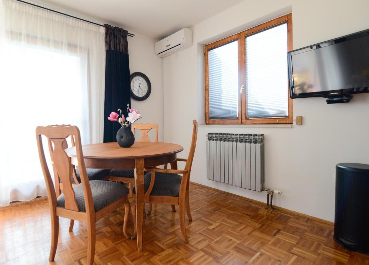 Apartment Glicinija 扎达尔 外观 照片