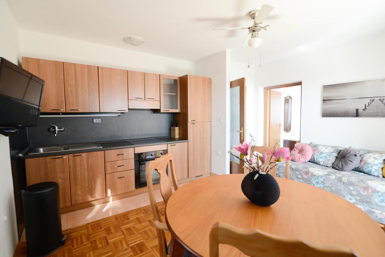 Apartment Glicinija 扎达尔 外观 照片