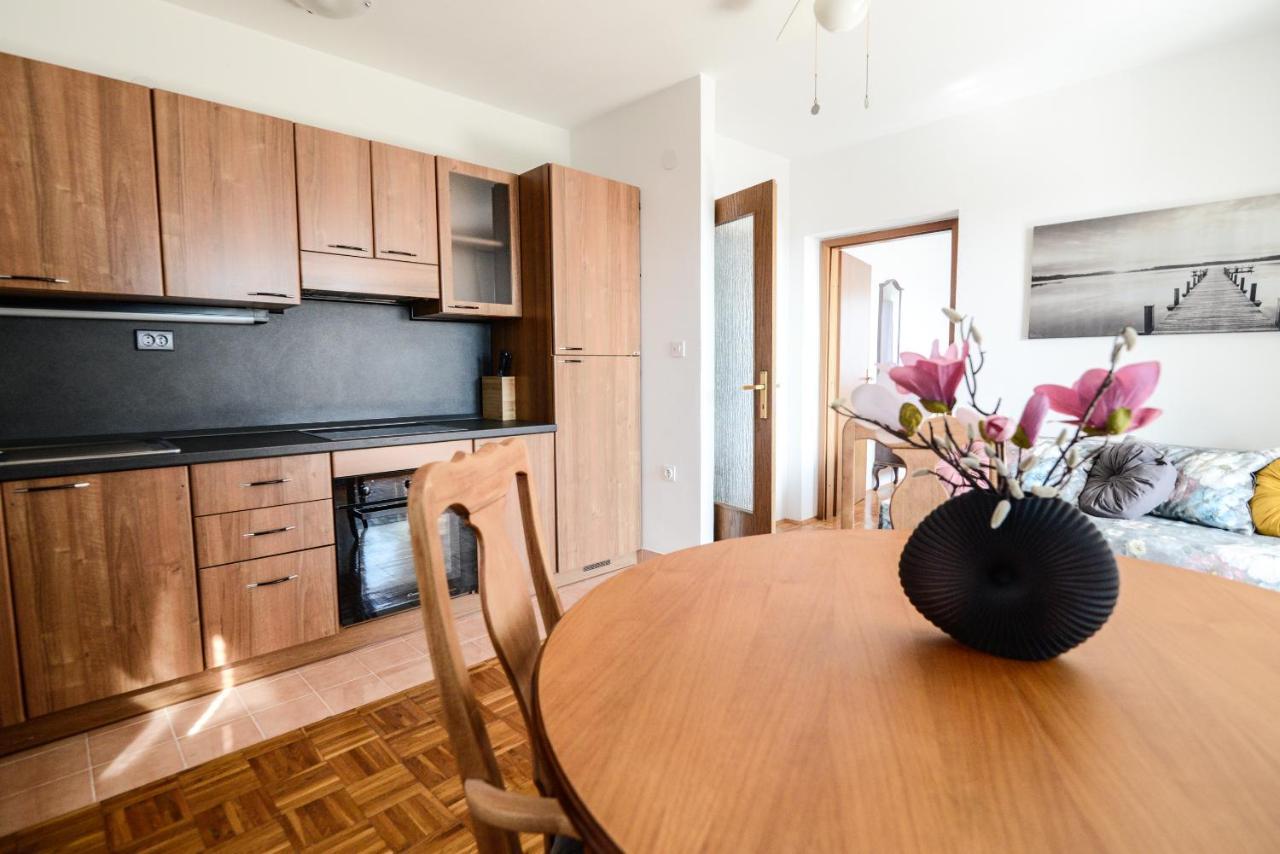 Apartment Glicinija 扎达尔 外观 照片